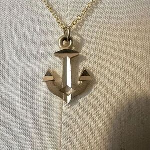 Avon anchor pendant necklace